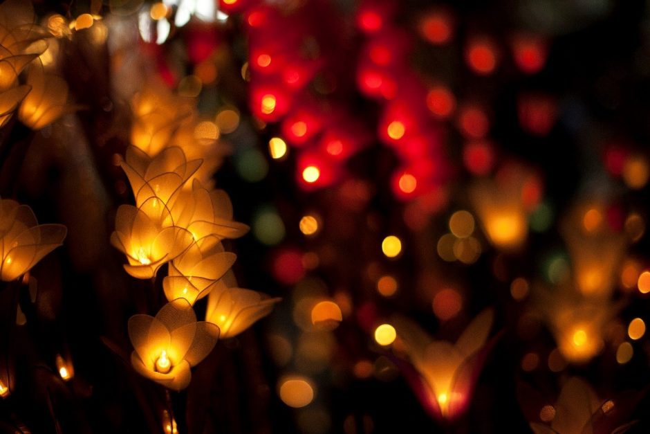 an alluringly blurry photo of lights at a night market in cambodia