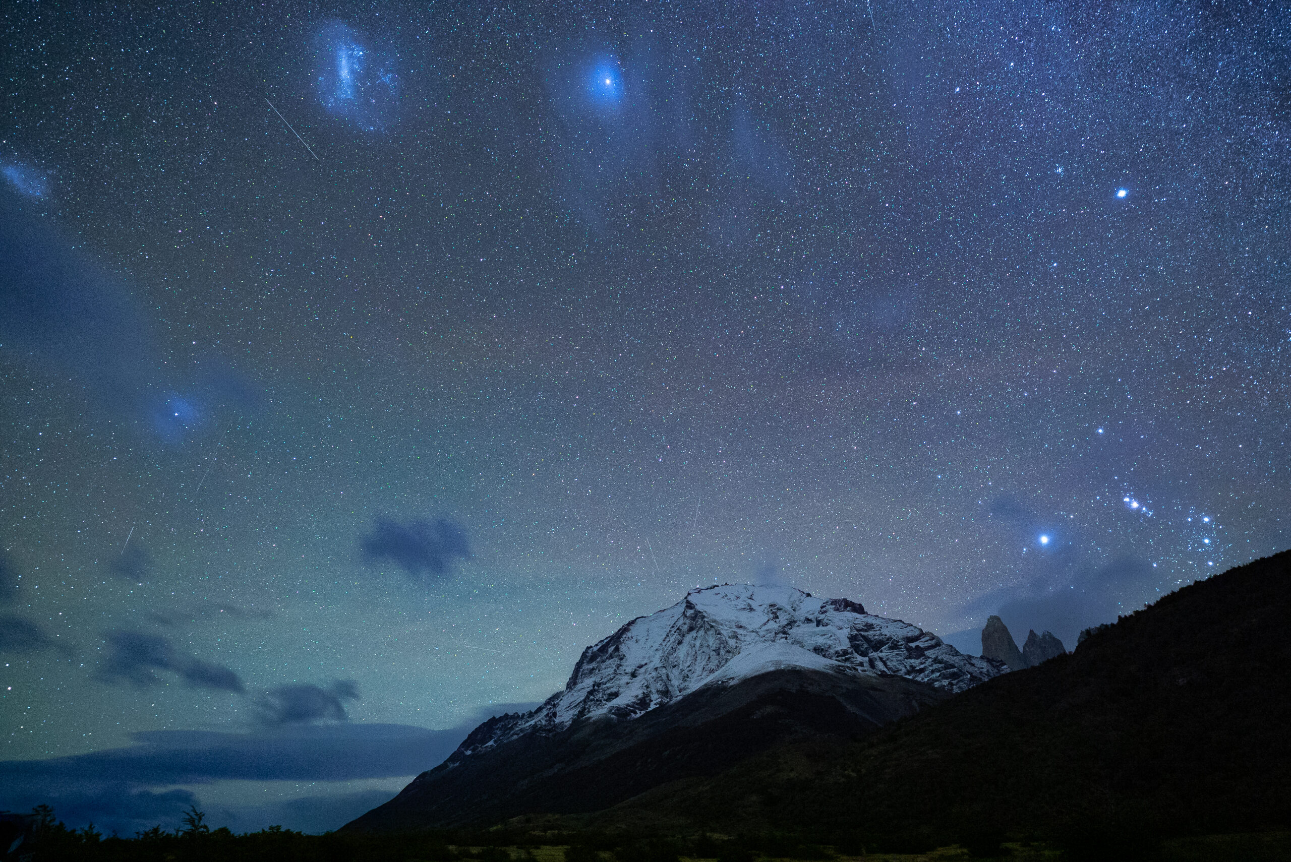 a stary night sky in patagonia
